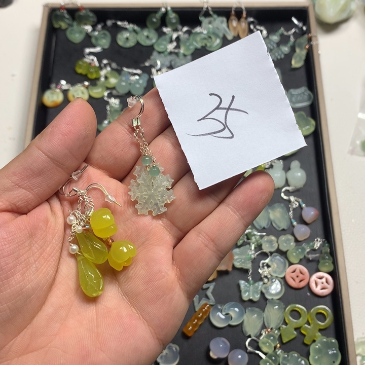 不***醋蛇纹石玉合金耳钉