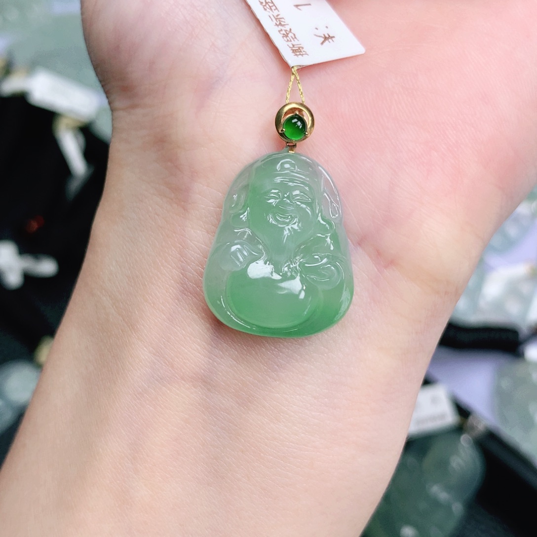 翡翠18K金镶嵌颈饰财神爷