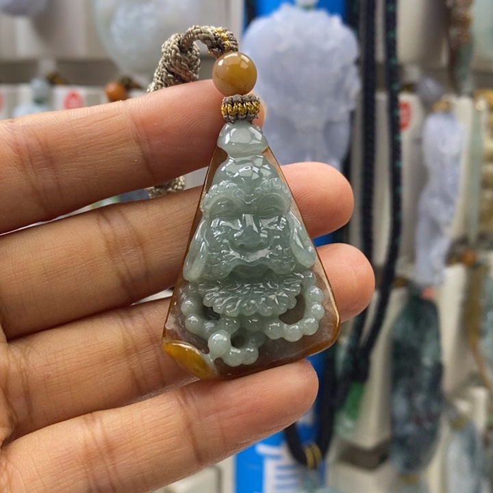 翡翠未镶嵌颈饰好