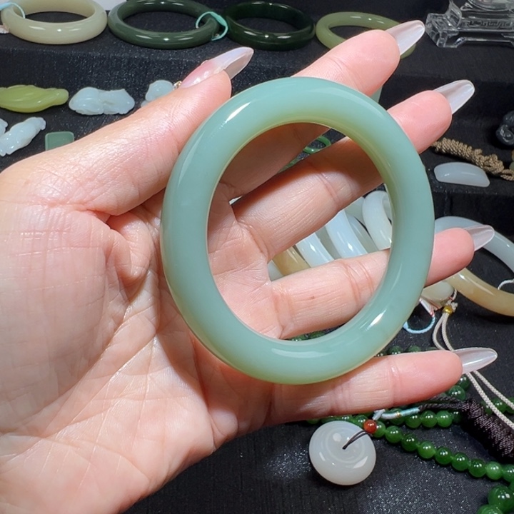 和田玉未镶嵌手镯