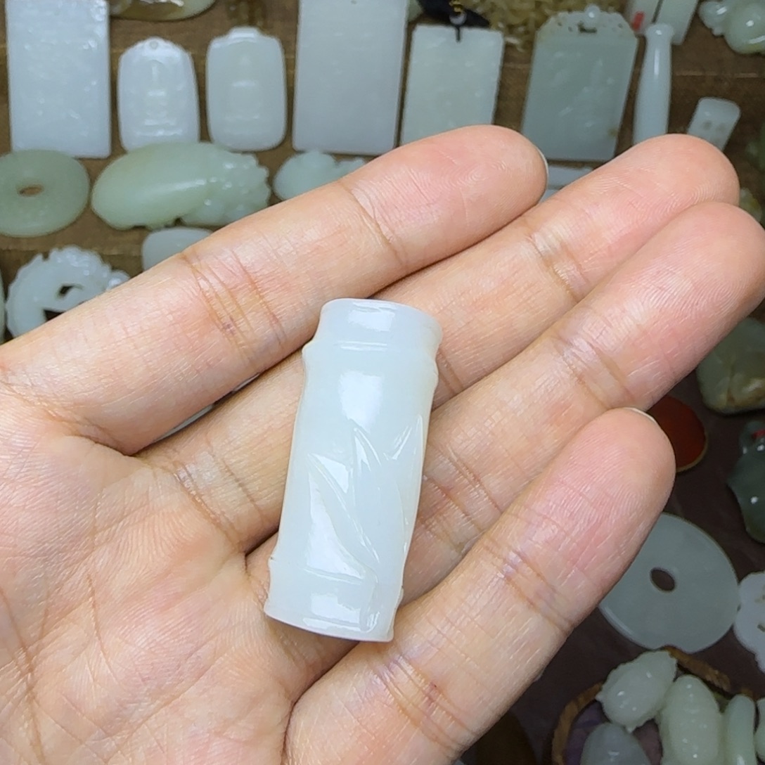 和田玉未镶嵌车挂