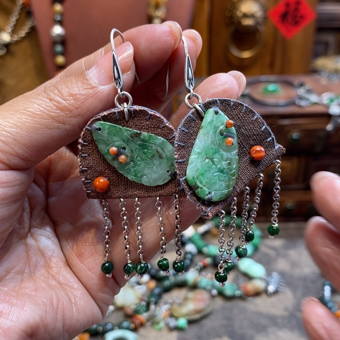 翡翠吊坠(赠链)未镶嵌