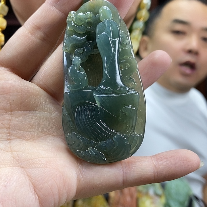 蛇纹石玉未镶嵌颈饰