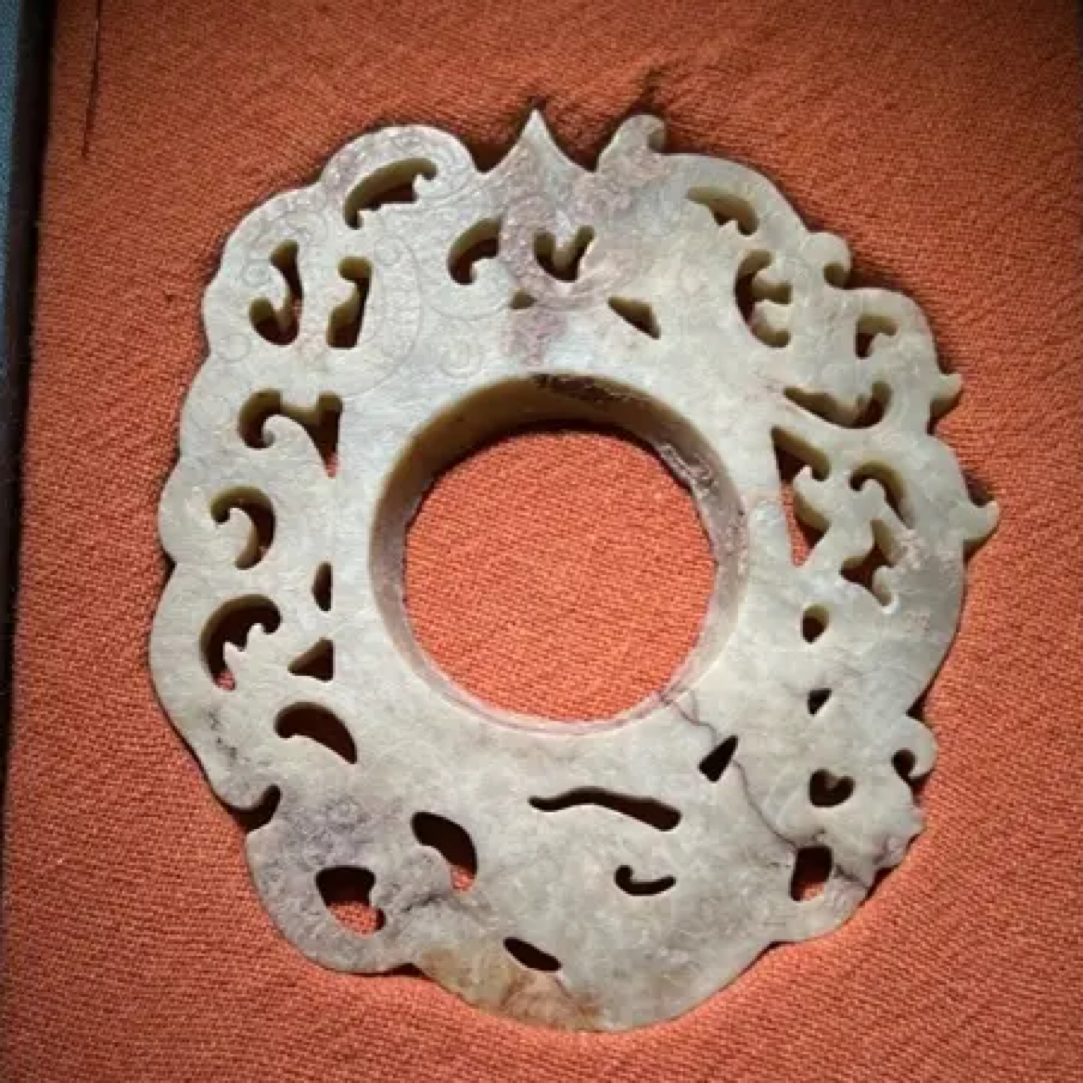 和田玉龙凤纹鸡心玉佩