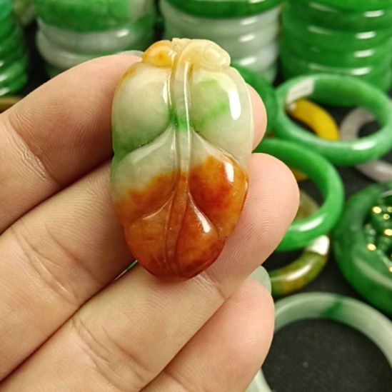 翡翠颈饰未镶嵌翡翠