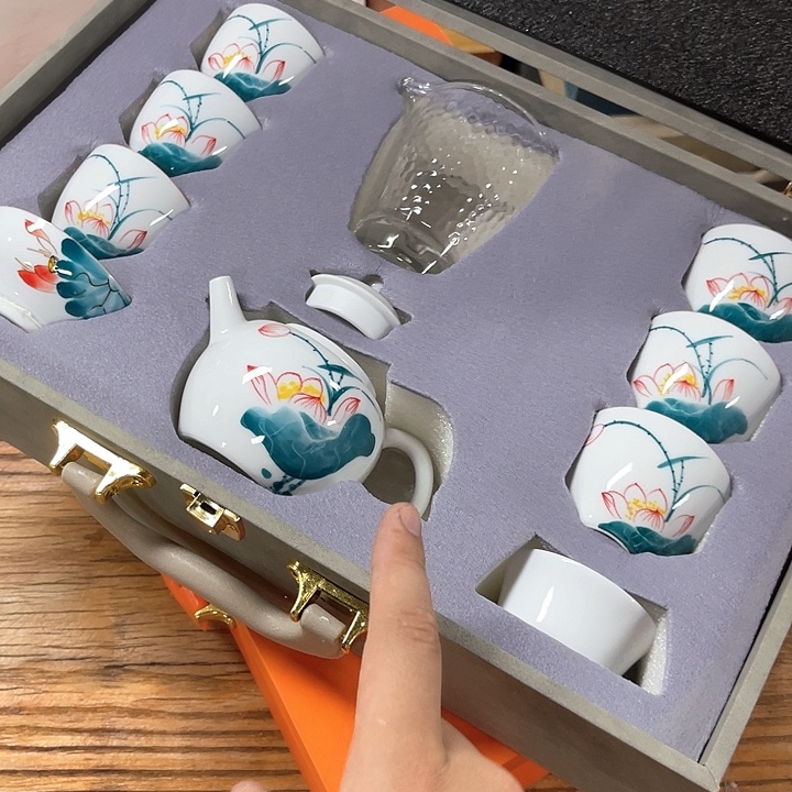 孤品茶具套装等。      