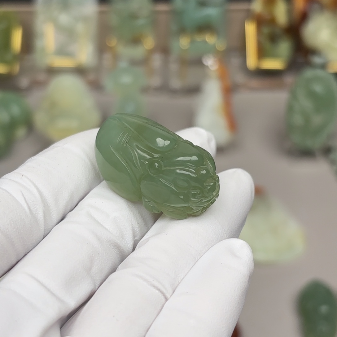 蛇纹石玉颈饰未镶嵌