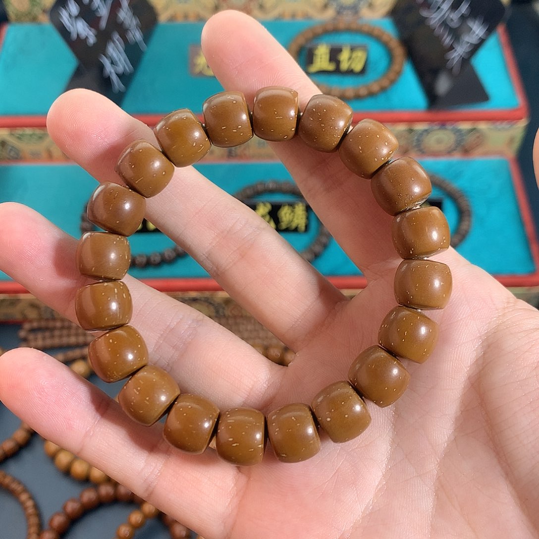 紫金鼠手串哈****火11.9实心直切