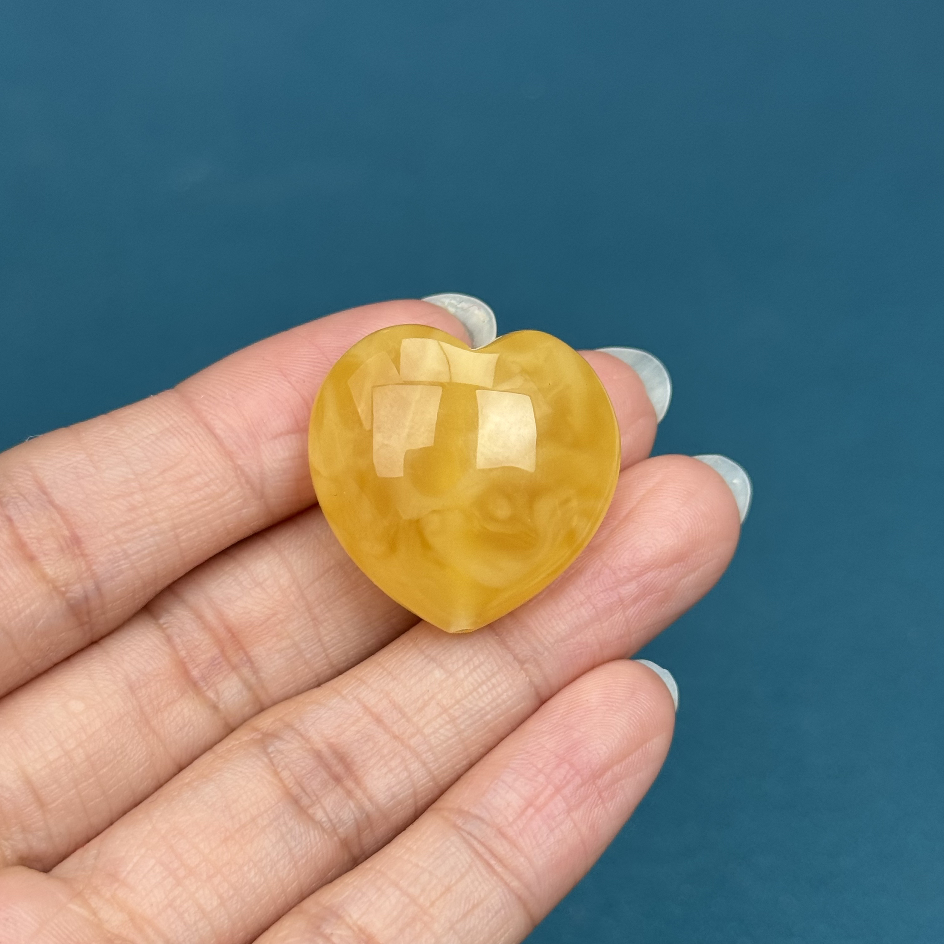 Y5750天然原矿蜜蜡爱心 上下孔 25*25*12mm抖音基地质检发货