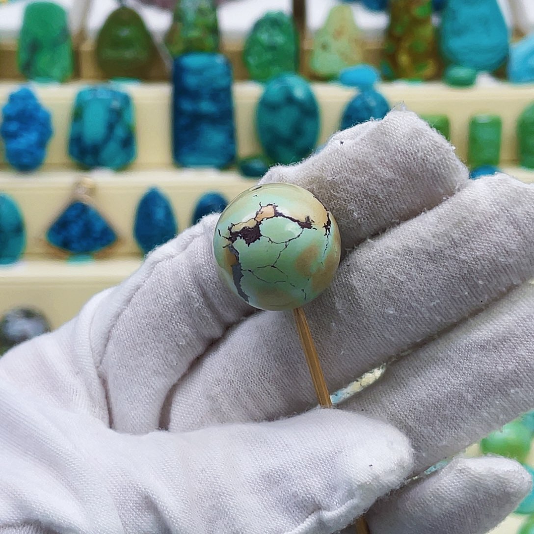 绿松石未镶嵌颈饰