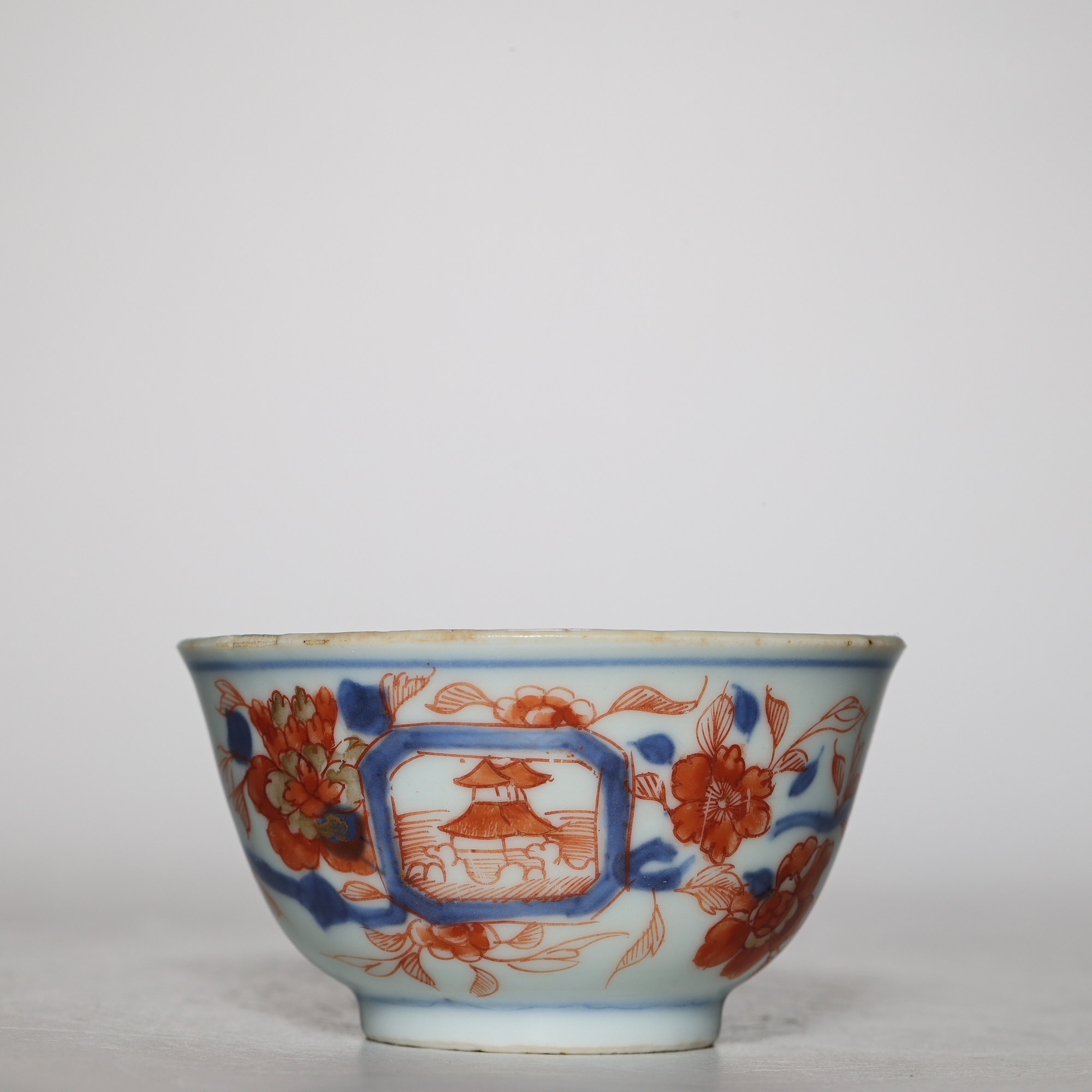 6017清康熙·青花矾红描金花卉纹杯