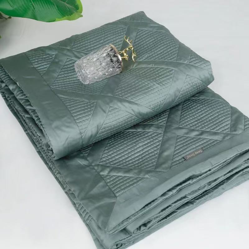 2.3米乘2.4米新款莱赛尔绗缝加厚四季通用床盖