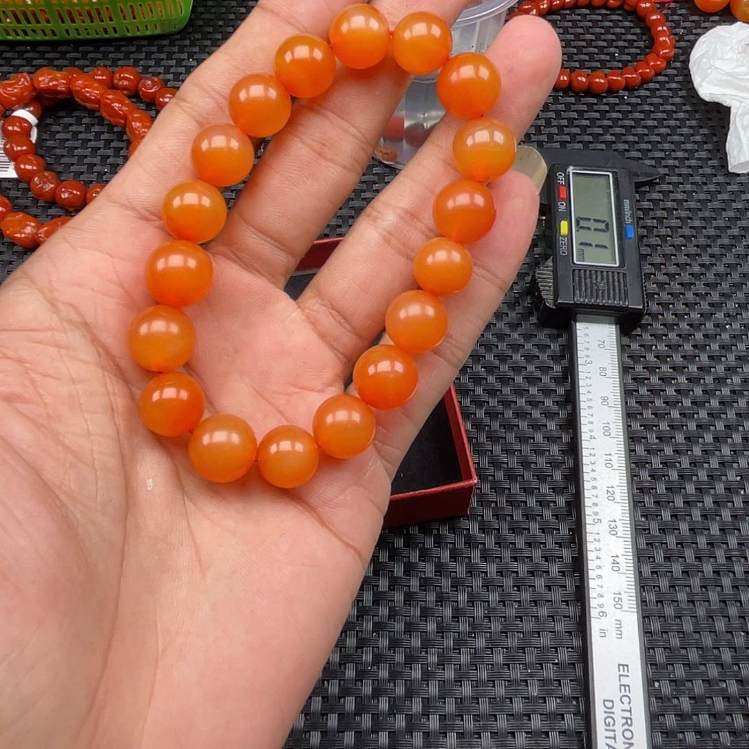 南红玛瑙未镶嵌樱桃红圆珠手串卡12左右