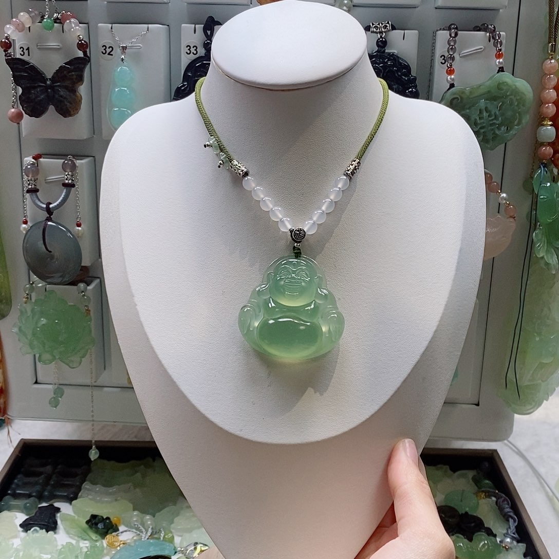 蛇纹石玉未镶嵌颈饰