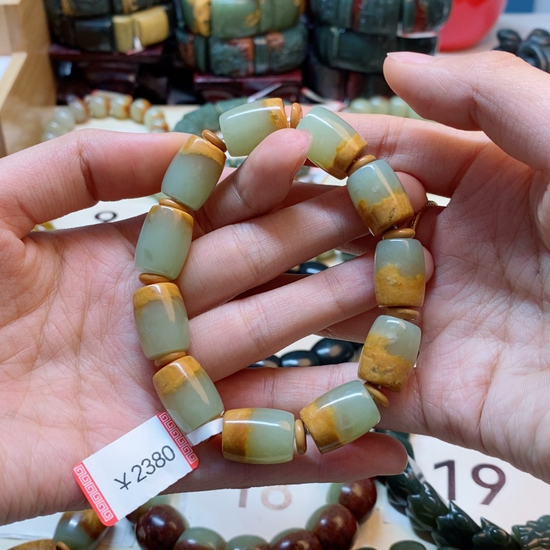 透闪石质玉未镶嵌手串