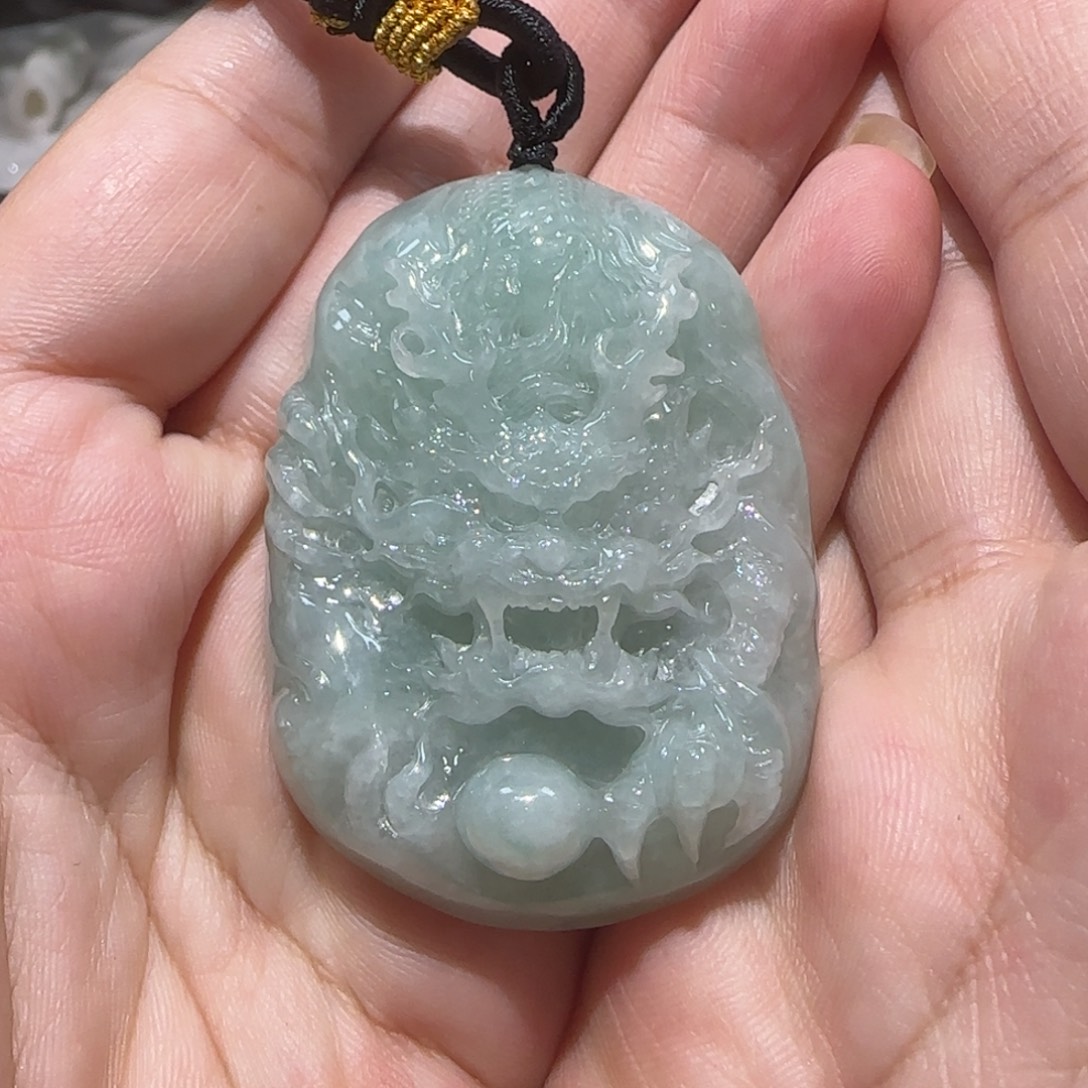 颈饰未镶嵌翡翠。。