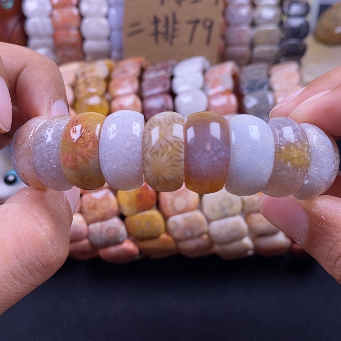 硅化珊瑚（珊瑚玉）未镶嵌手牌百**?