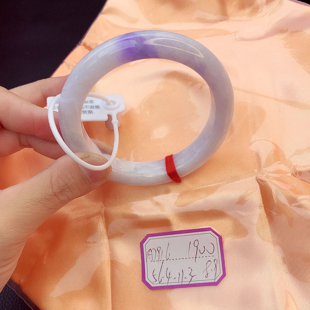 翡翠手镯未镶嵌翡翠