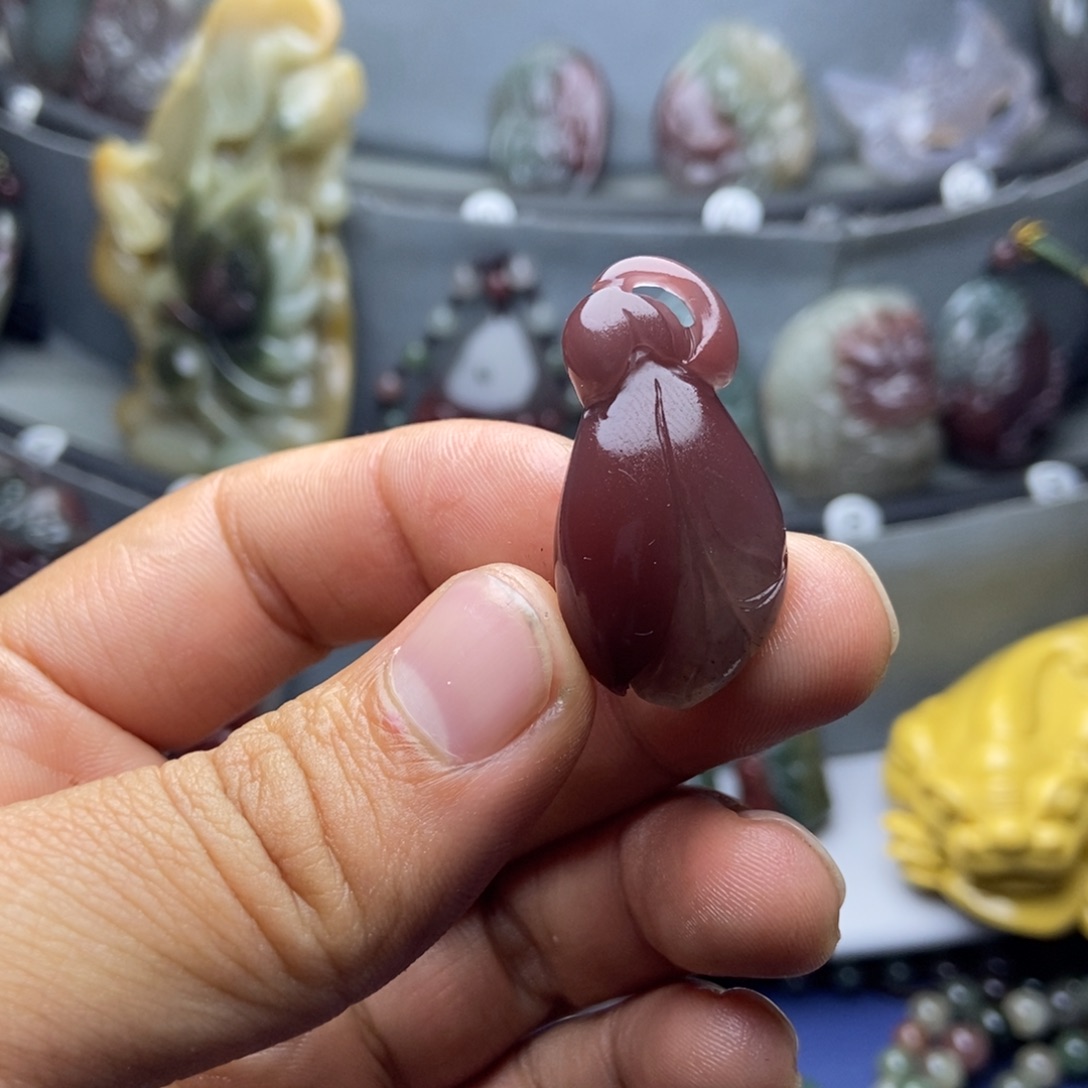 禾***味玛瑙/玉髓未镶嵌颈饰