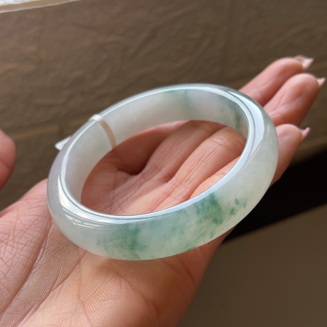 翡翠手镯未镶嵌55.7圈三天鉴赏期