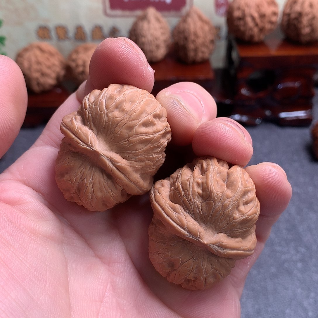 文玩核桃吊坠元宝