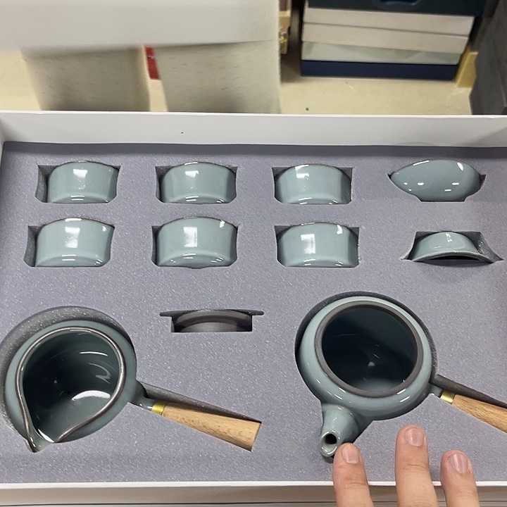 孤品茶具套装等。        