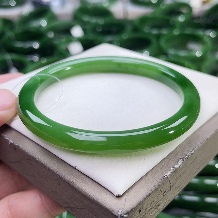 未镶嵌手镯和田玉（碧玉）