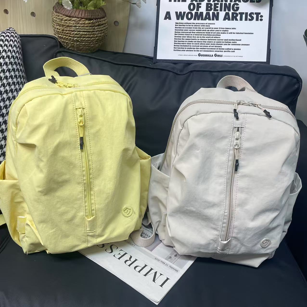 新品出游宽肩带防水双肩包简约轻便通勤逛街背包多口袋妈咪包书包