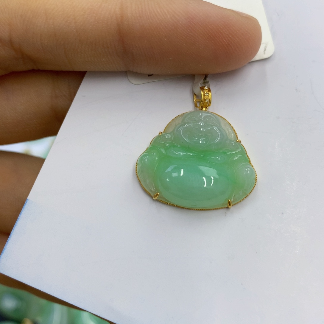 翡翠18K金镶嵌颈饰