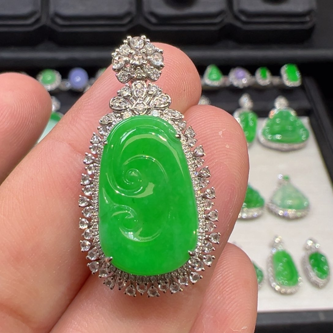 翡翠吊坠(不含链)18K金镶嵌