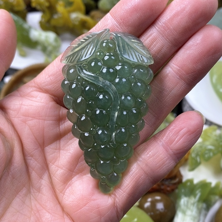 蛇纹石玉挂件未镶嵌