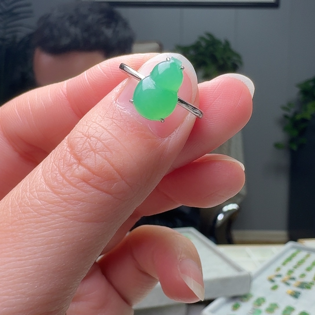 翡翠18K金镶嵌戒指天然