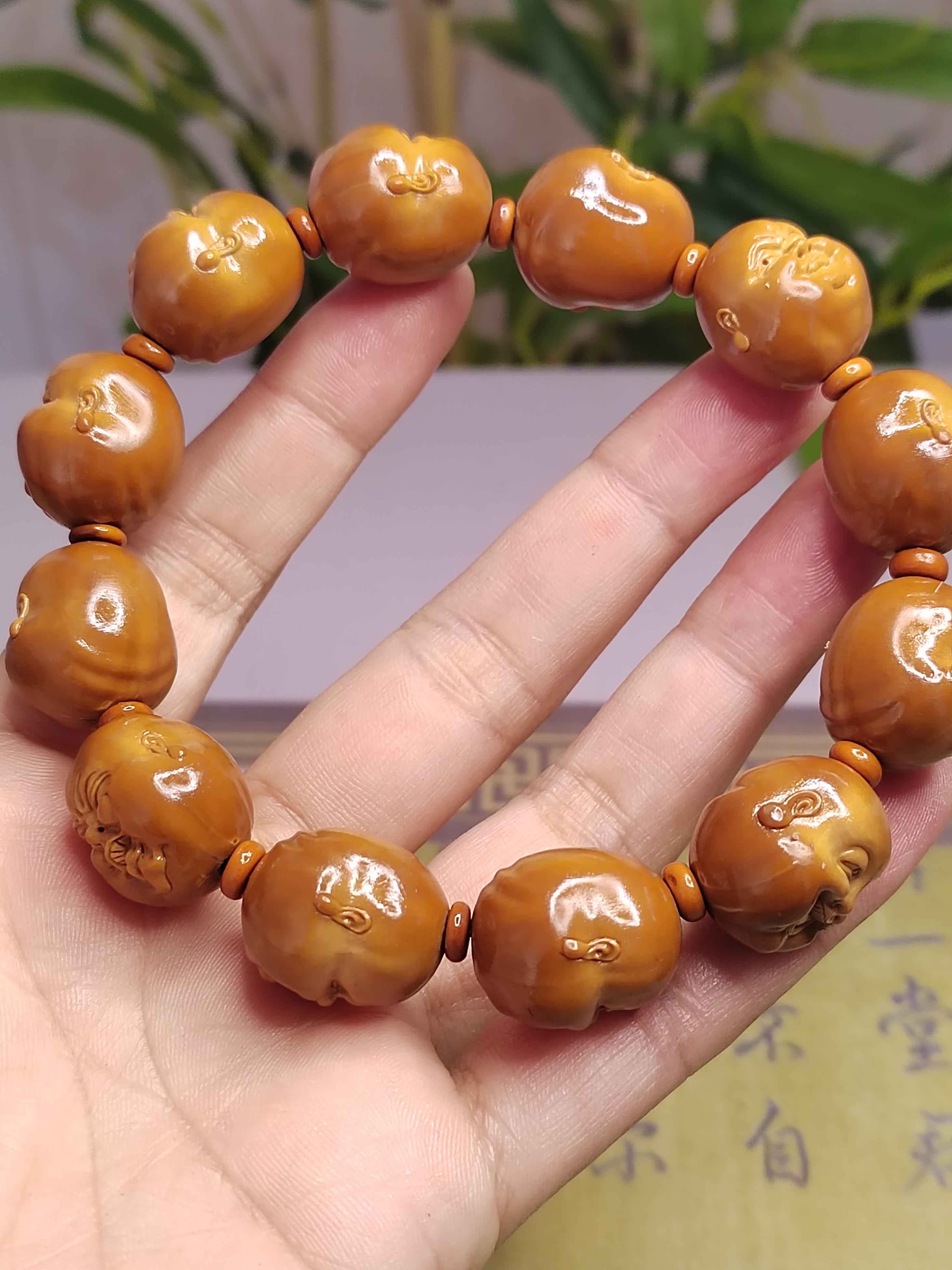 1.9人生百态，手工橄榄核雕手串