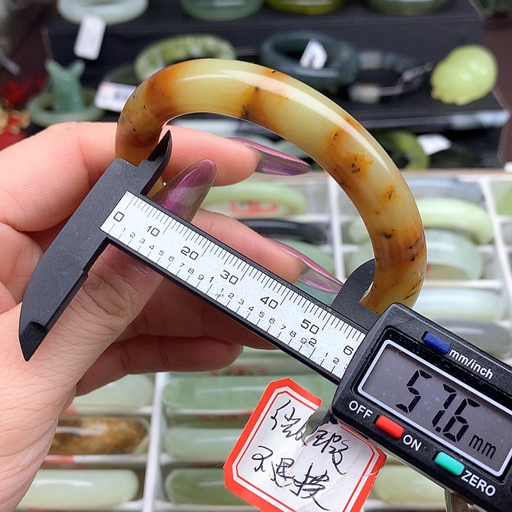 蛇纹石玉手镯未镶嵌511