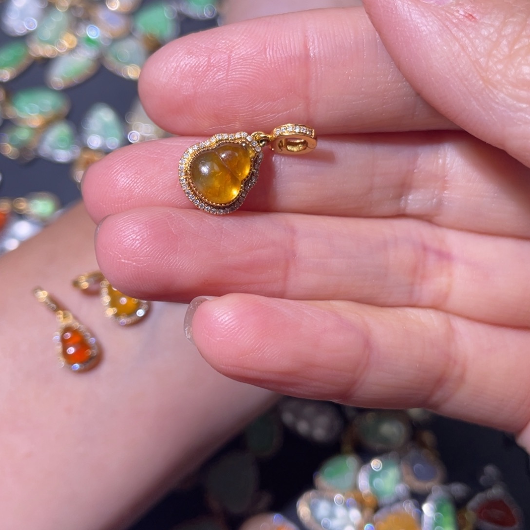 翡翠颈饰18K金镶嵌隐****@