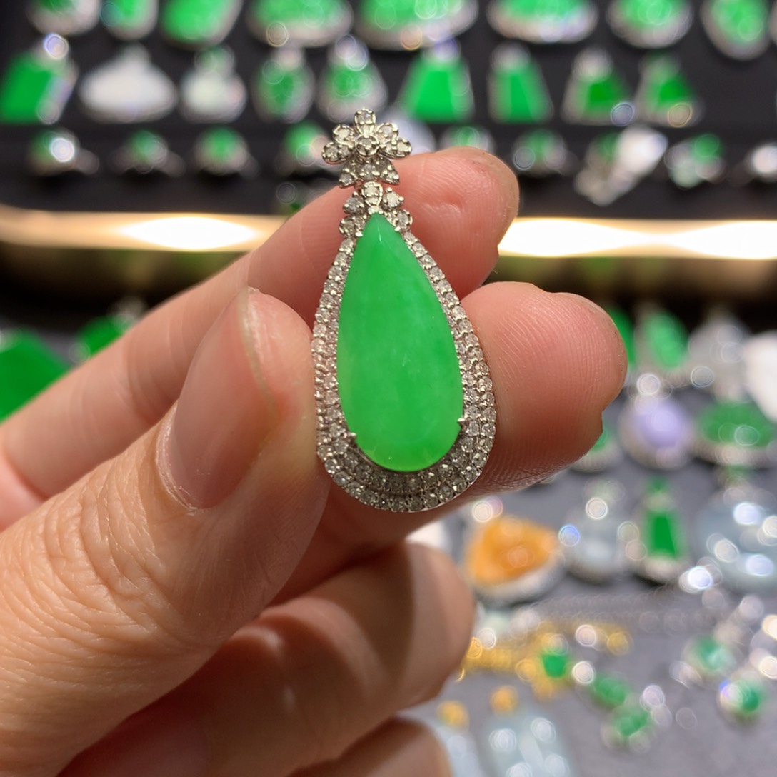 翡翠吊坠(不含链)18K金镶嵌