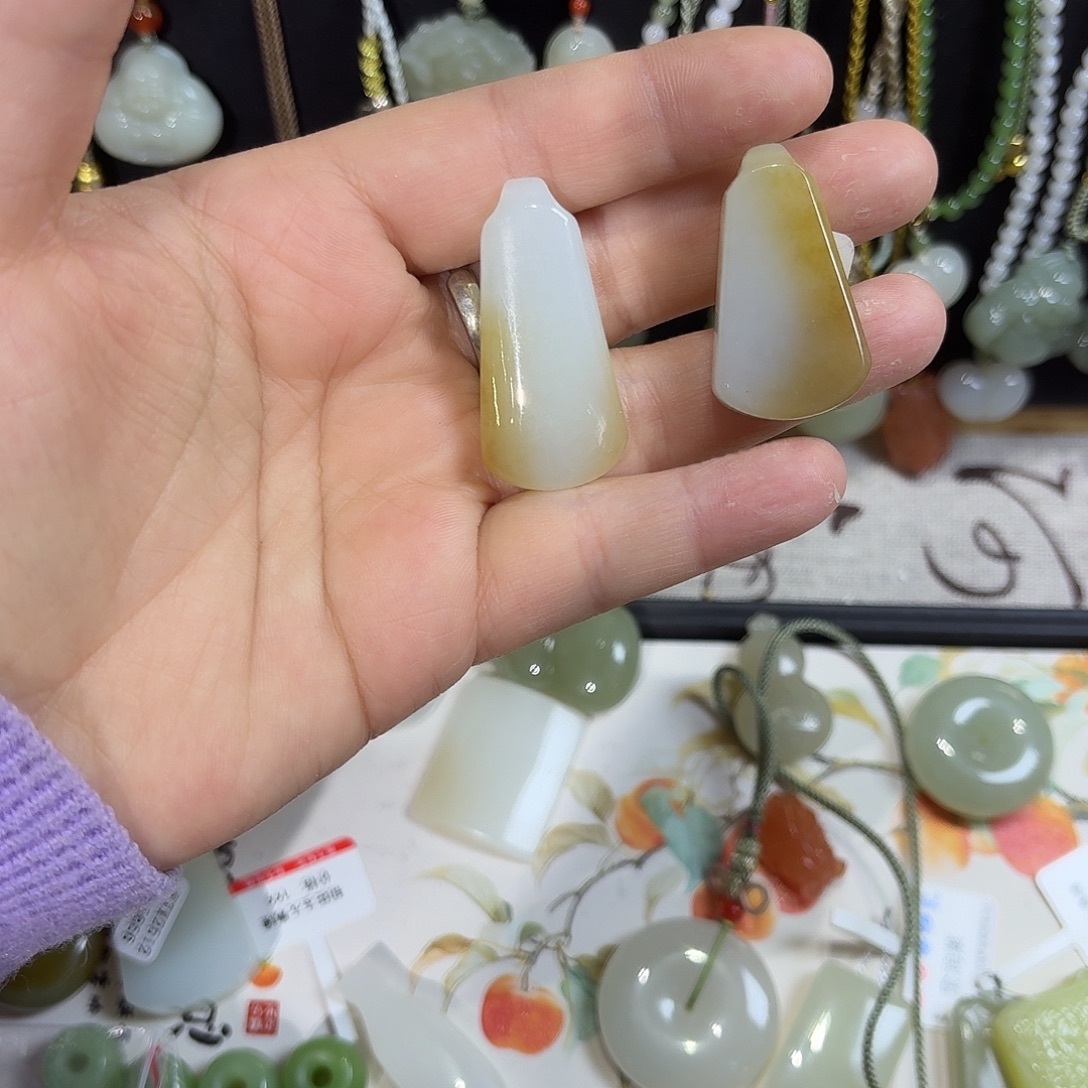 襄***初和田玉未镶嵌吊坠(不含链)随机发一个