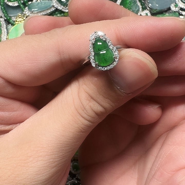 翡翠未镶嵌颈饰天然A货翡翠放漏