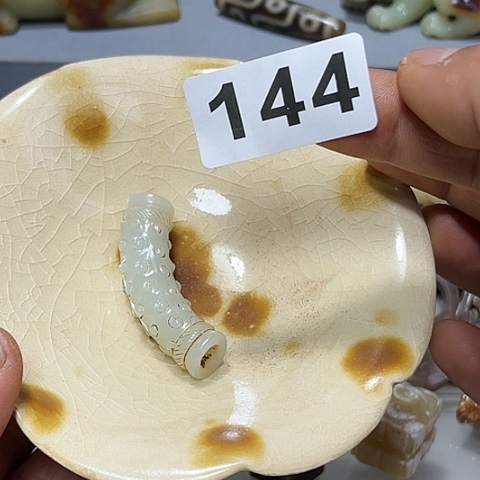 瓷片山**逢瓷器是古代文化与传统