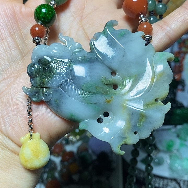 翡翠未镶嵌吊坠(赠链)