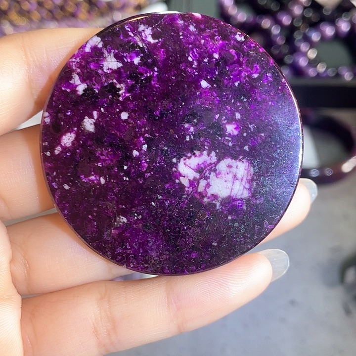 苏纪石（舒俱来）未镶嵌颈饰老桃红丝绒厚圆牌