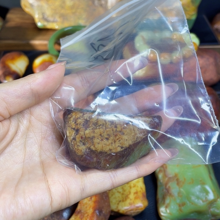 温***树未镶嵌手链和田玉