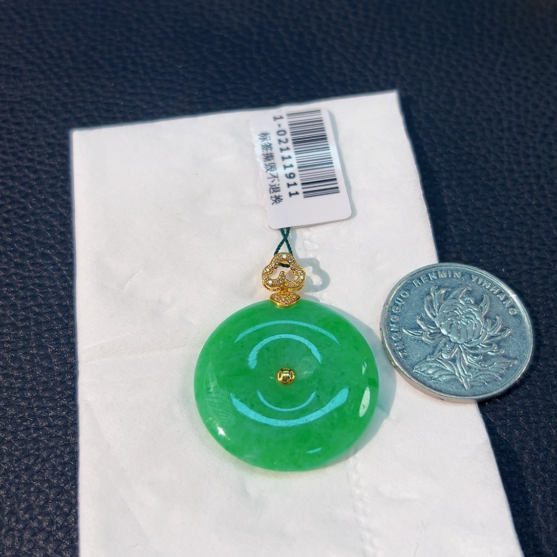 颈饰18K金镶嵌翡翠