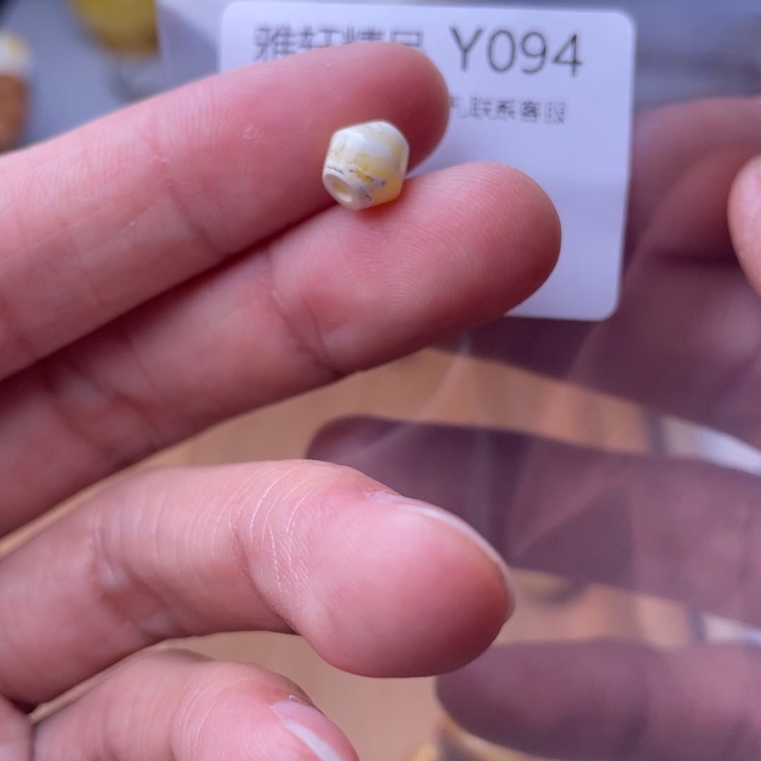 琥珀未镶嵌裸石琥珀