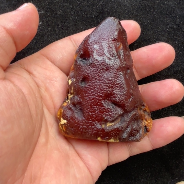 蜜蜡未镶嵌珠宝奇石