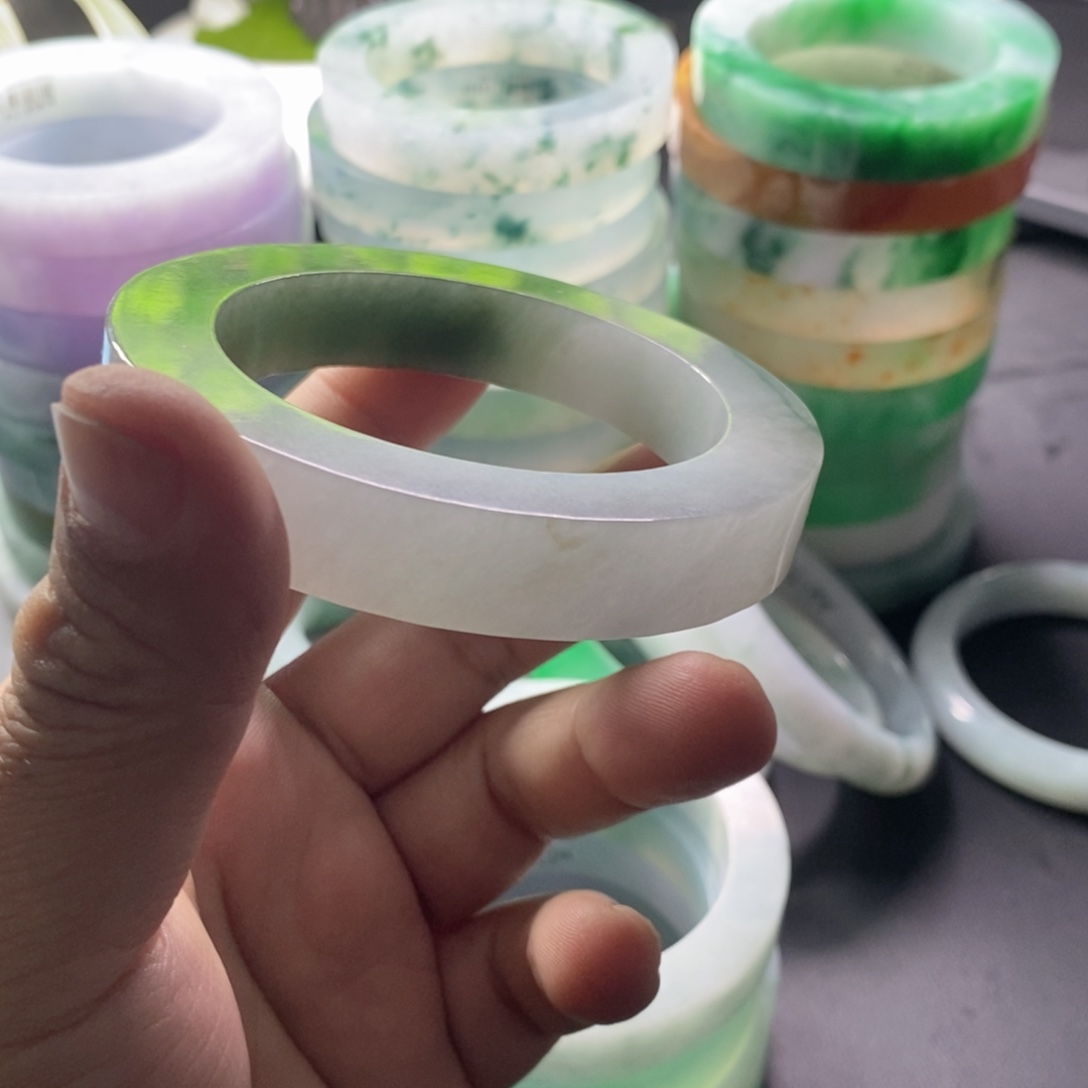 行***、定制翡翠未镶嵌手镯