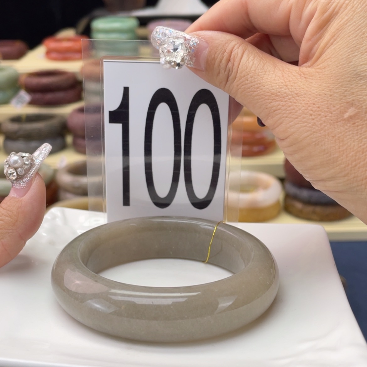 【闪购商品】石英质玉手镯未镶嵌