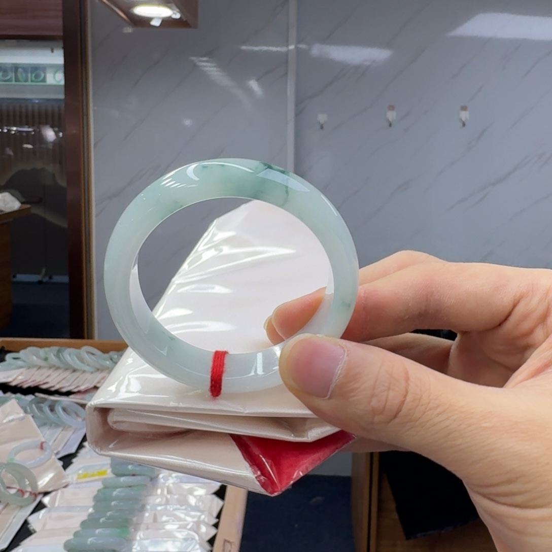 *****翡翠未镶嵌手镯翡翠