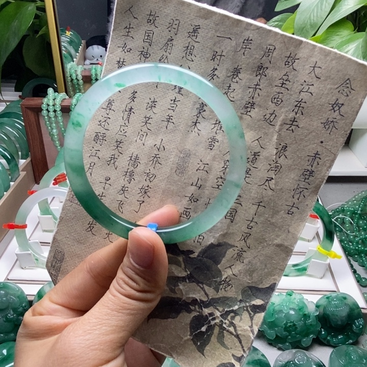 石英质玉未镶嵌手镯