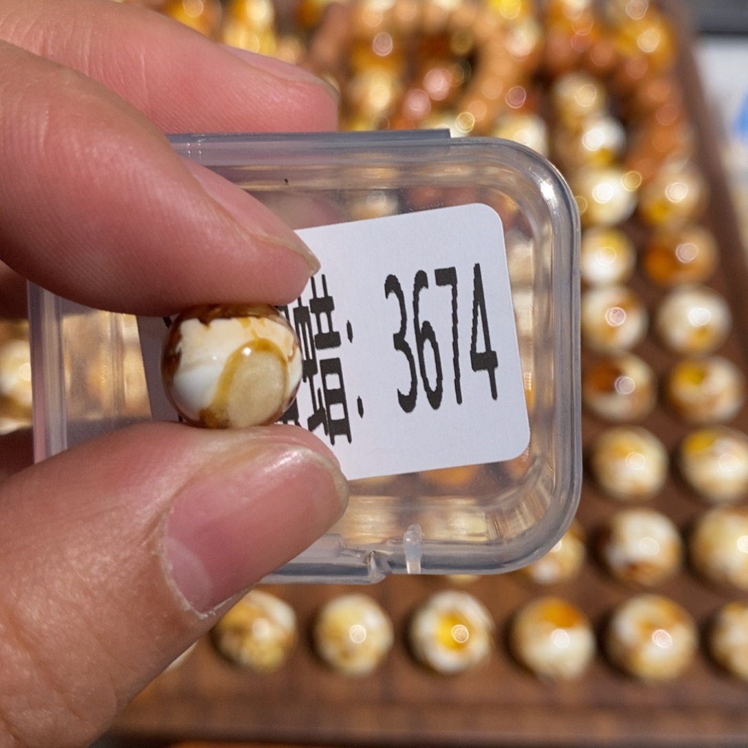 蜜蜡未镶嵌珠宝奇石3674